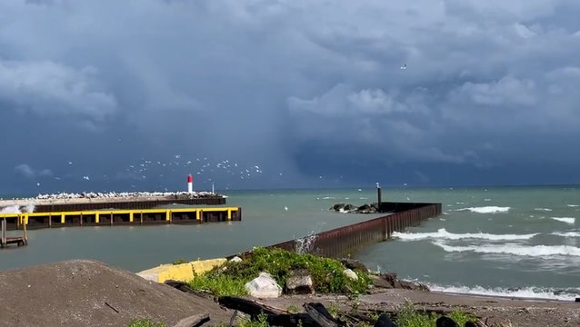 Thunderstorms hit the Great Lakes with heavy rain