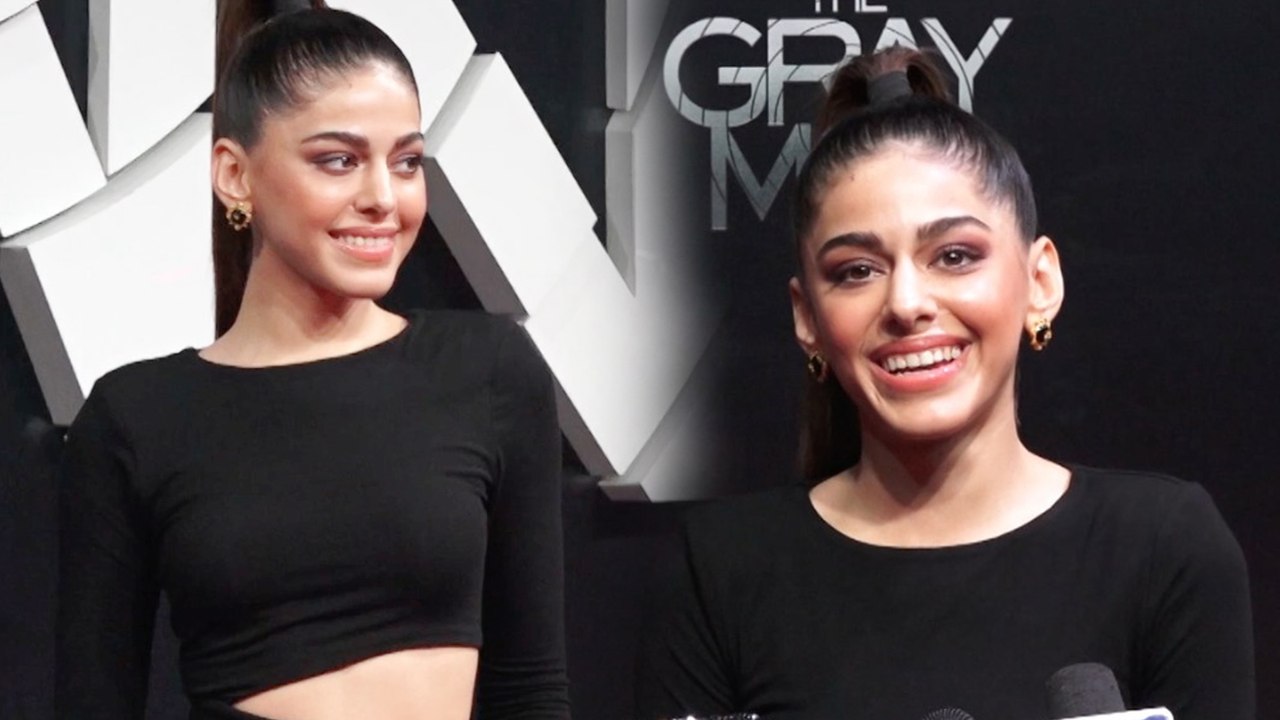 एक्ट्रेस अलाया फर्नीचरवाला का ब्लैक ऑउटफिट में खूबसूरत अंदाज