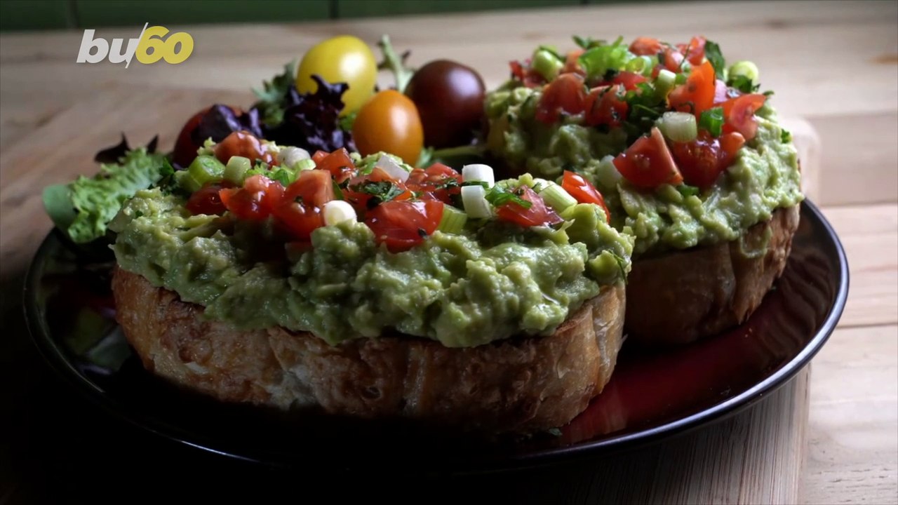 Thinking About Skipping Lunch? Experts Weigh In On Why You Should Stop What You’re Doing and Eat Something