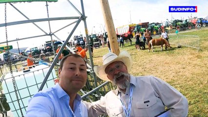 Une star de la radio présente les show des chevaux