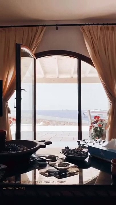 Γιάννης Πάριος: Το εξοχικό του στην Πάρο είναι σχεδόν πάνω στη θάλασσα - Η αγαπημένη του γωνιά