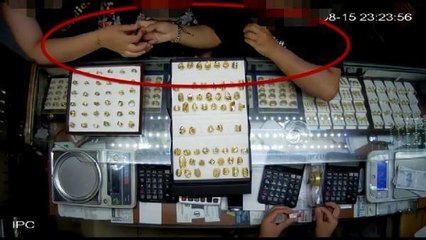 'TIRNAKÇILIK' YÖNTEMİYLE KUYUMCUDAN ALTIN YÜZÜK HIRSIZLIĞI KAMERADA