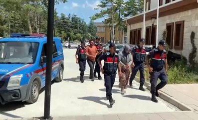 RAHATSIZ ETTİĞİ İDDİASIYLA EVE ÇAĞIRIP ÖLDÜRDÜLER, CESEDİ YOL KENARINA ATTILAR