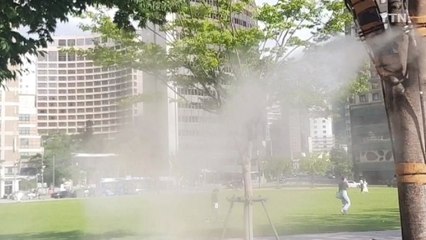 [서울] 서울광장에 더위 식힐 인공 안개 가동 / YTN