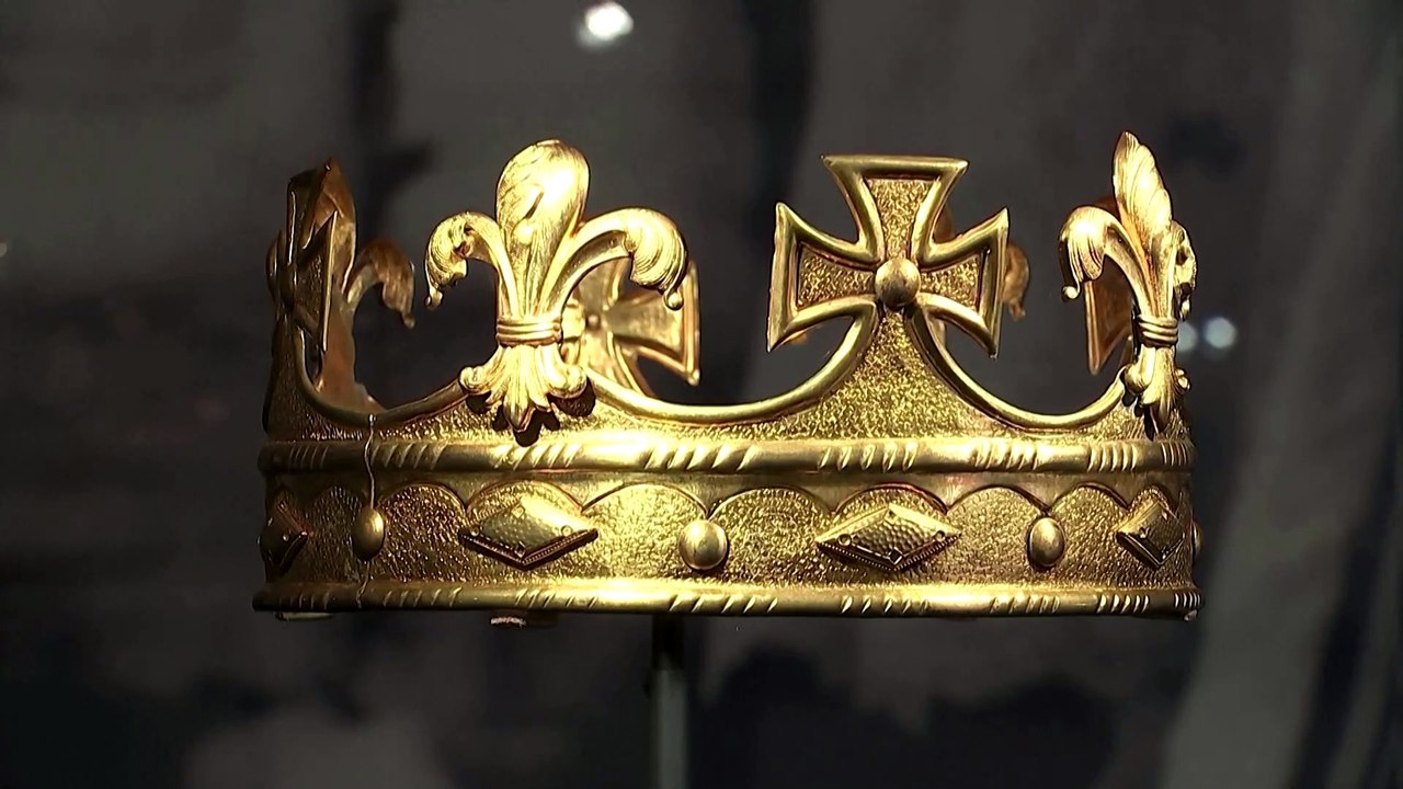 Queen Elizabeth's jewels on show for Platinum Jubilee