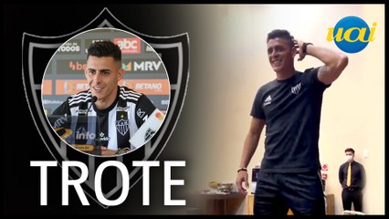 Atlético: Pavón é 'batizado' pelo time em Cuiabá