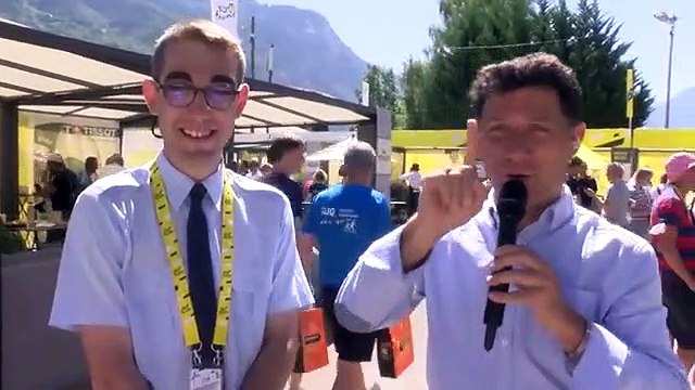 Ce gars imite à la perfection... le sifflet du TGV