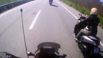 Motociclista registra acidente da esposa ao passar por buraco em rodovia em Beberibe