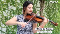 Joven cubana toca violín en las calles de Miami