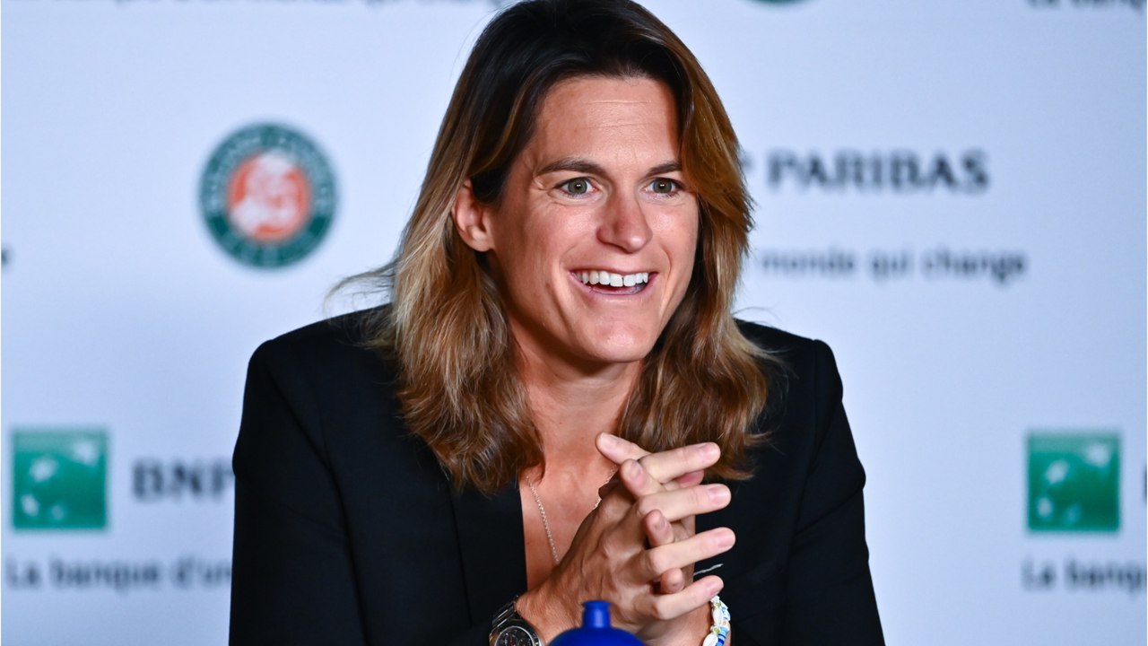 GALA VIDEO - PHOTO - Amélie Mauresmo maman sportive : cette sortie au grand air avec ses enfants