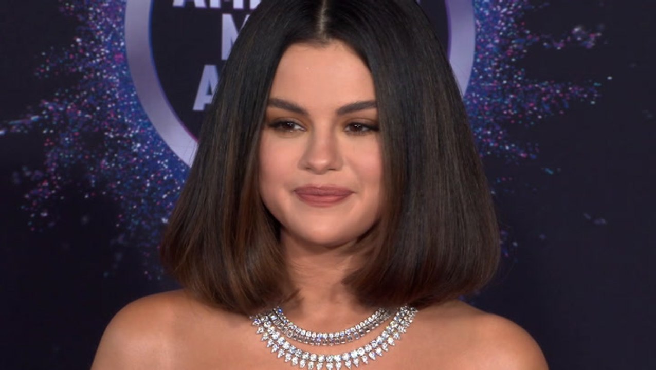 Selena Gomez Wears Nothing But A Towel To Show Off Her Morning Skincare Routine