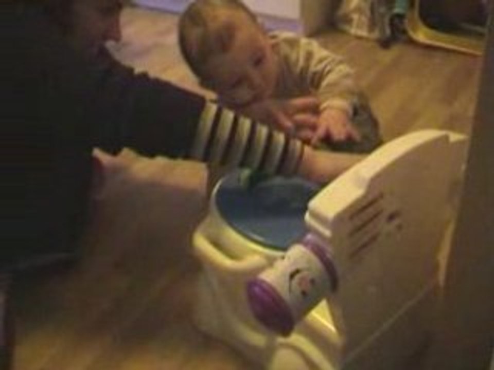 Yann_et_son_pot_en_rythme.avi