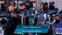 Feministas protestan en el Zócalo de la CDMX; se enfrentan con mujeres policías