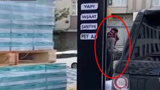 Esenyurt'ta kadın kılığına girmiş erkek paniği! Mahalle polise telefon yağdırdı