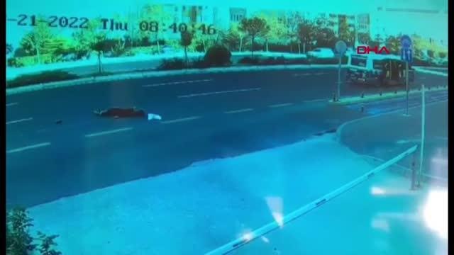 Ankara haberi: ANKARA KAPISI AÇIK İLERLEYEN MİNİBÜSTEN DÜŞEN KADIN YARALANDI