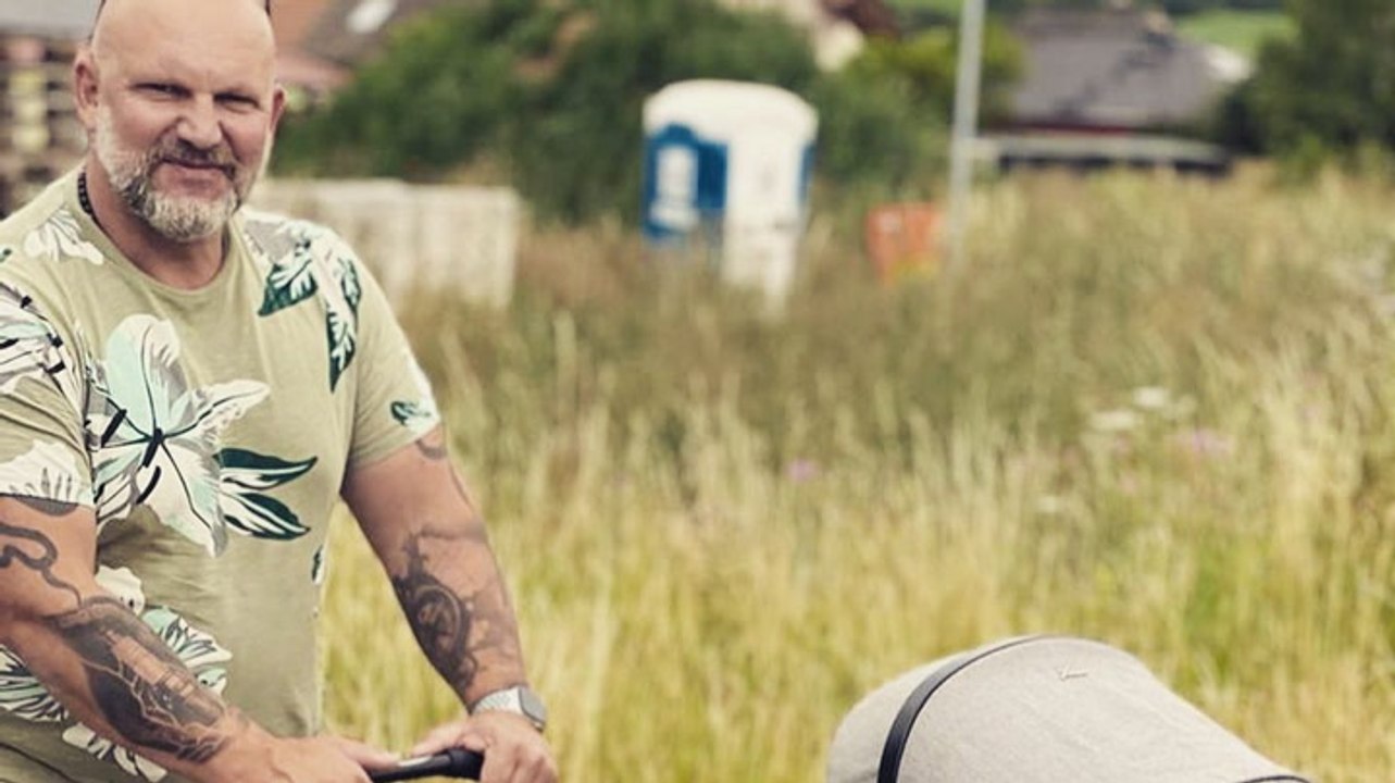 Fans verwirrt: BTN-„Joe“ mit Kinderwagen