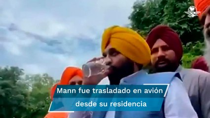 Toma agua de un “río sagrado” para demostrar que estaba limpia y termina internado