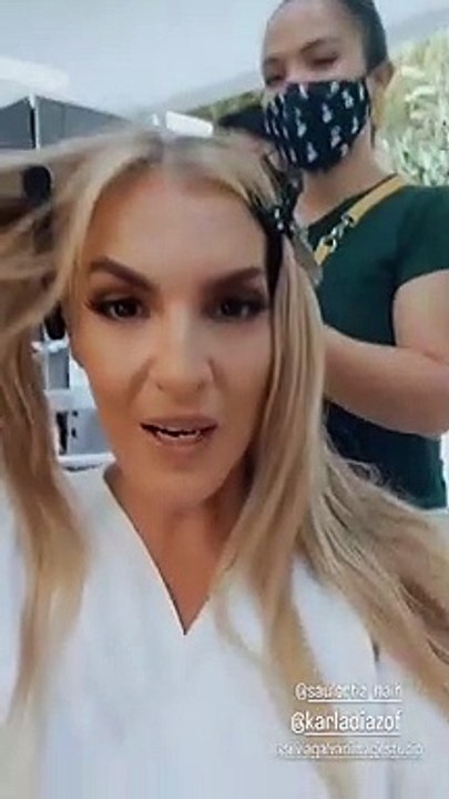 ANGIE Y KARLA DE JNS SE ARREGLAN SUS GREÑITAS EN LA ESTÉTICA