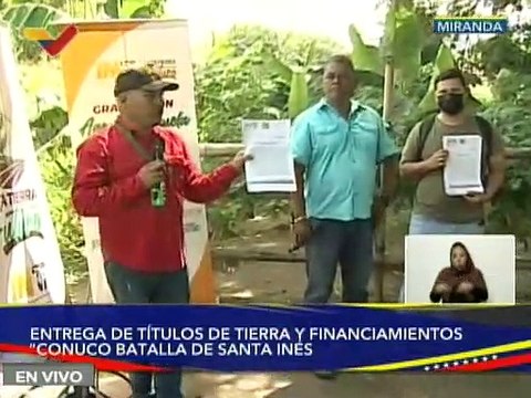 Entregan cartas agrarias y kits agrourbanos a productores del Conuco Batalla de Santa Inés