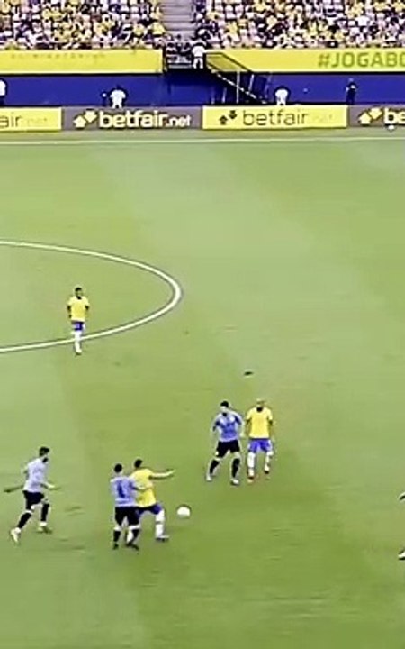 Suarez Reaction || Neymar Skills