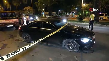 Otomobil önce yayaya sonra elektrikli bisikletliye çarptı: 2 yaralı