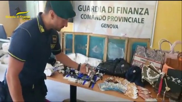 Genova, scoperto un laboratorio della contraffazione