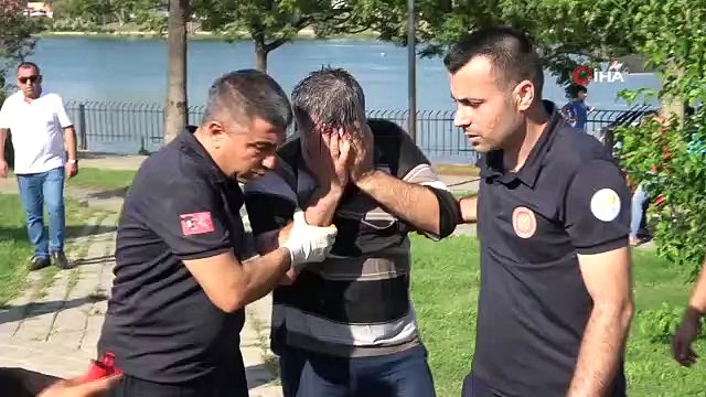 Köprüden atlayıp ölmek isteyen şahıs kayıkla kurtarıldı