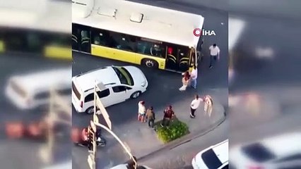 Önce İETT şoförünü darp etti, sonra otobüsü tekmeledi