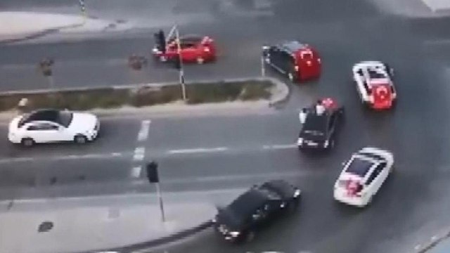 Büyükçekmece’de yol kesip havaya ateş açtılar