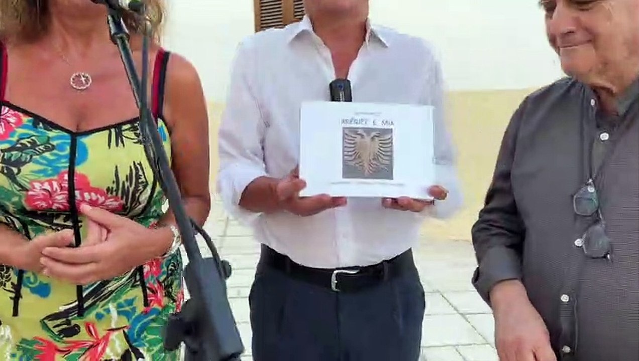 Avis presenta il vocabolario Arbëreshë - Albanese - Italiano. Il sindaco invita a Olbia il presidente Meta