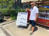 Kadıköy'de simitçiden adres soranlara tabelalı çözüm