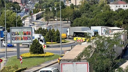 GÜMRÜK MÜDÜRLÜĞÜ ÖNÜNDE TIR KUYRUĞU...