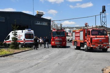 Son Dakika | Fabrikanın deposunda çıkan yangında 4 işçi dumandan etkilendi