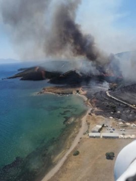 Son dakika haberleri | (DRONE) İzmir'de çıkan orman yangınlarına müdahale ediliyor