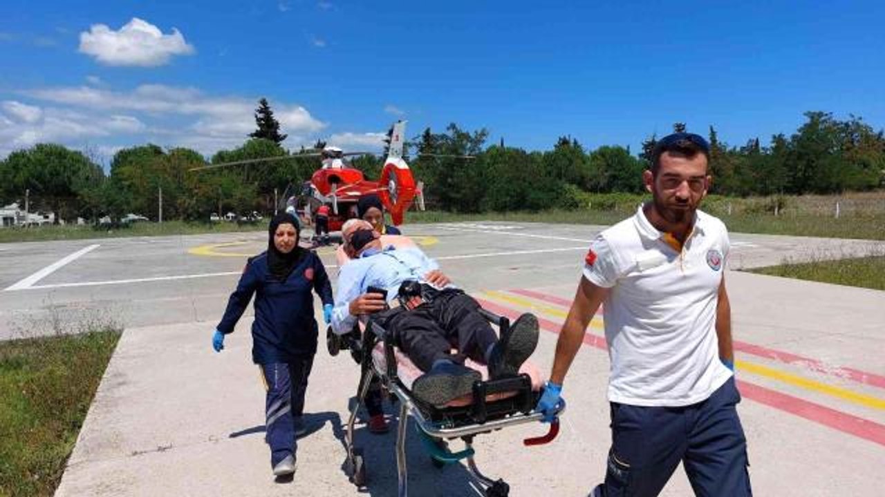 Son dakika haberleri... Ambulans helikopter tarlada hastalanan köylünün yardımına yetişti