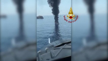 Tragedia sfiorata a Positano, salvi in 8 dopo yacht in fiamme