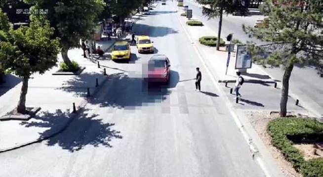 Gaziantep haberleri... GAZİANTEP'TE DRONLU YAYA GEÇİDİ DENETİMDE 67 SÜRÜCÜYE CEZA