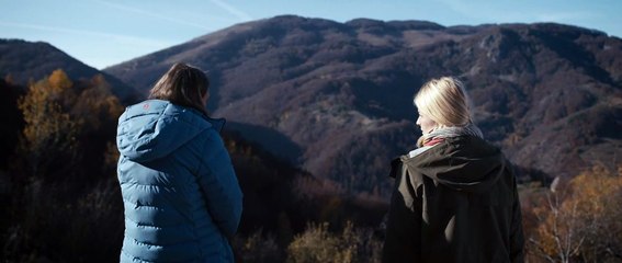 Entre valles Tráiler VO