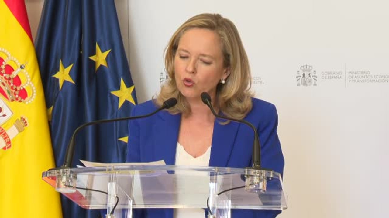 Calviño pide a los grandes banqueros que "arrimen el hombro"