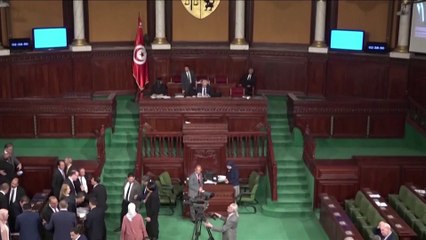 نواب البرلمان: الغنوشي وضع تونس في حالة فوضى سياسية