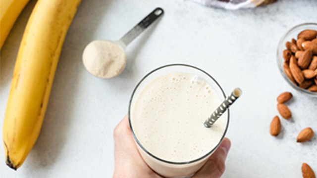 दूध केला साथ खाने से क्या होता है ।दूध केला साथ खाने के फायदे । Boldsky *Health