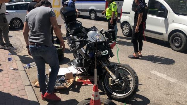 GÖREVE GİDEN MOTOSİKLETLİ ASAYİŞ TİMİ KAZA YAPTI; 2 POLİS YARALANDI