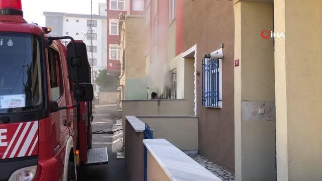 Son dakika haberi... Kartal'da 4 katlı binanın giriş katında yangın çıktı: Ev sahibi fenalık geçirdi