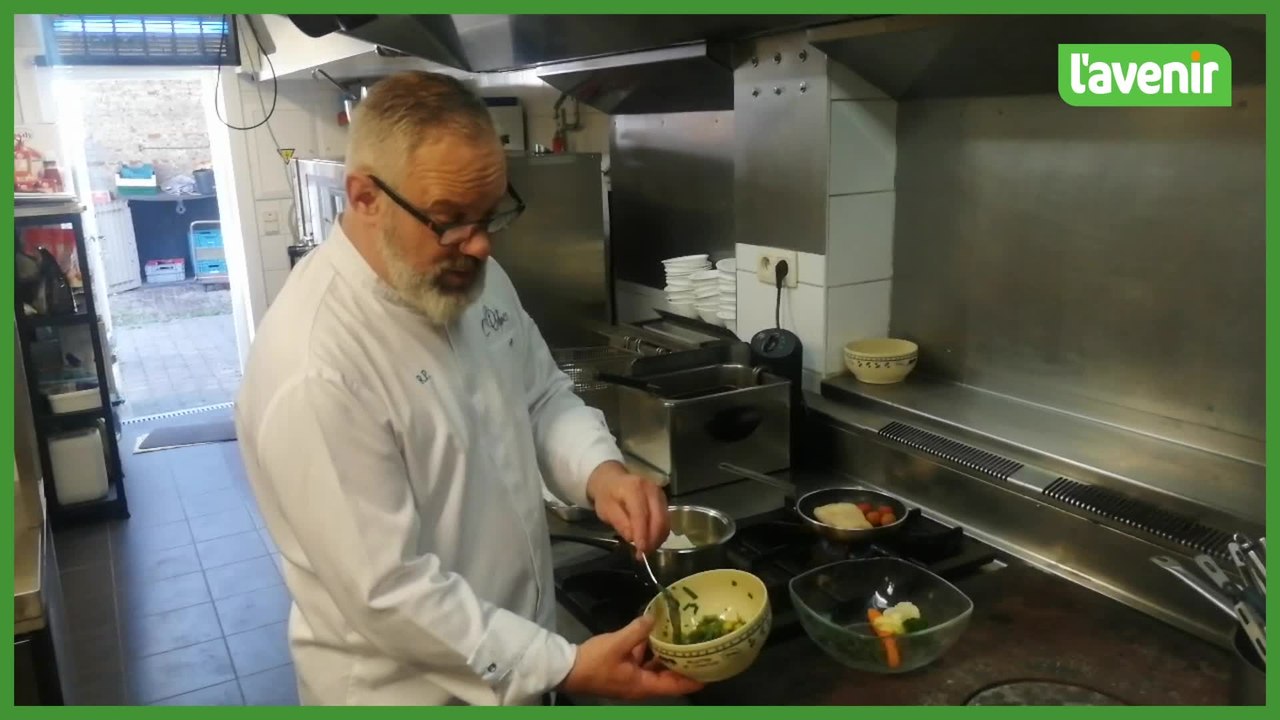 Le dos de lieu jaune du chef Rudy Pottevin de l'Ôdace