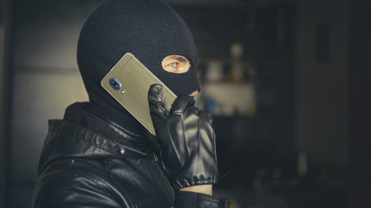 Rentnerin gibt falschen Polizisten 400.000 Euro in bar