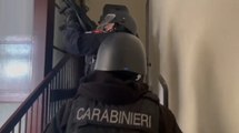 Caivano (NA) - Scoperta piazza di spaccio in appartamento: 4 arresti (22.07.22)