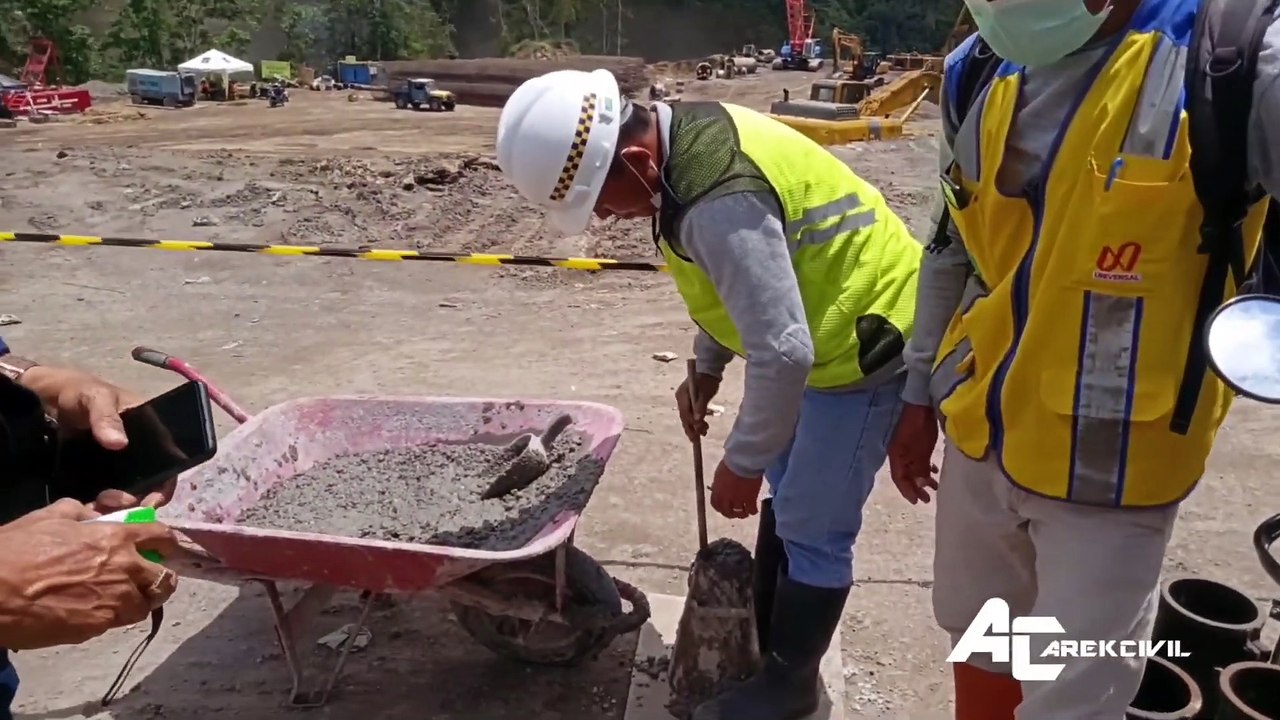Sistem Pengecoran Capping Beam Soldier Pile Pengaman Tebing Bendungan Sidan_001