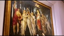 Firenze, gli attivisti di 'Ultima Generazione' si incollano alla Primavera di Botticelli