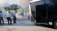 Kadıköy'de metrobüste çıkan yangın paniğe neden oldu! Yolcular can havliyle kendini dışarı attı