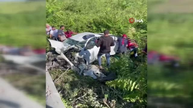 Beton direğe çarpan otomobil şarampole yuvarlandı: 1ölü, 2 ağır yaralı